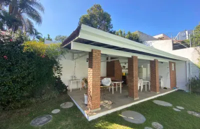 Sobrado com 3 salas, escritório, 4 suítes, piscina e 4 vagas, a venda no melhor do morumbi