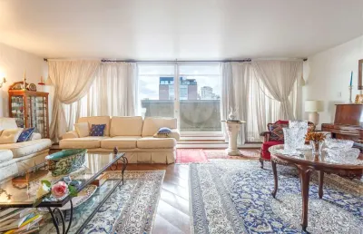 Apartamento em andar alto com varanda no jardim américa