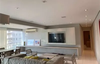 Apartamento moderno, com 2 suítes, cozinha gourmet e varanda integradas ao living em rua calma.