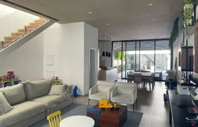 3 dormitórios 3 suítes 2 vagas linda casa em moema reformada e modernizada