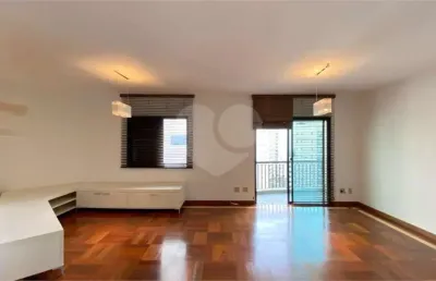 Excelente apartamento à venda em andar alto  com 2 suítes.em moema pássaros