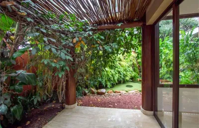 Pacaembu / majestoso sobrado reformado / 480 m² ac / 4 suítes / 6 vagas / piscina