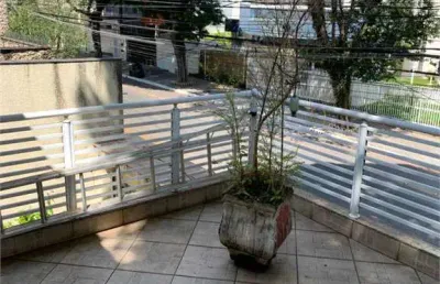 Sobrado com 120m² proximo ao metrô estação praça da arvore e santa cruz