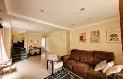 Sobrado com 3 suites, 5 vagas cobertas, churrasqueira a 300m da estação praça da arvore