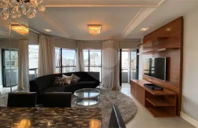 Apartamento em andar alto com 3 dormitórios, 2 suítes, 2 vagas de garagem e lazer.