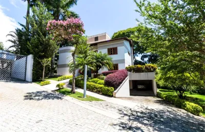Residência em exclusivo  condomínio  de alto padrão e apenas 6 casas, terreno privativo de 1300 m²