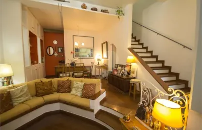 Charmoso sobrado em vila, 3 dorms, 1 vaga, home office com 2 salas , lareira