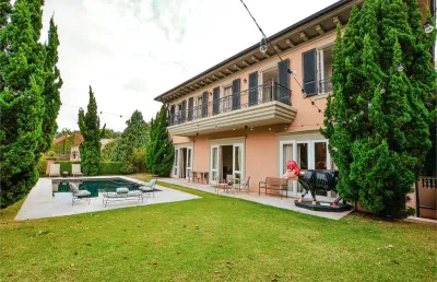 Finíssima residência de luxo e de muito bom gosto! estilo vila toscana com linda vista panorâmica!