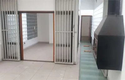 Casa residencial ou comercial reformada com 6 salas amplas + 2 vagas  !!!