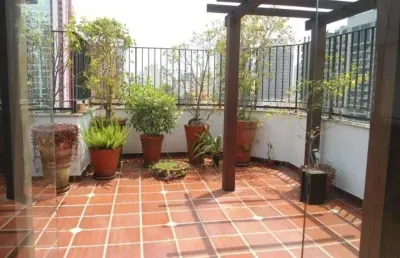 Cobertura 3 quartos , 3 vagas de garagem , excelente localização.