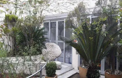Ótima casa comercial c/ 300 m2 e 5 vagas p/ auto , no melhor ponto de pinheiros ao lado do metrô