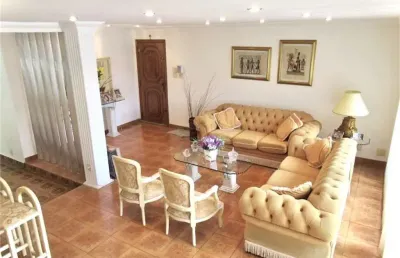 Excelente sobrado com terraço e jardim, 3 dormitórios 1 suíte.