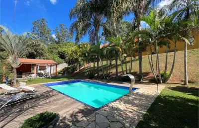 Casa na fazendinha com 4 dormitórios, 2 suítes, 5 banheiros, 6 vagas com piscina, natureza e vista