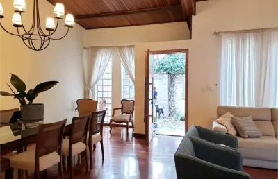 Casa com 250m² 5 quartos sendo 3 suites com 3 vagas