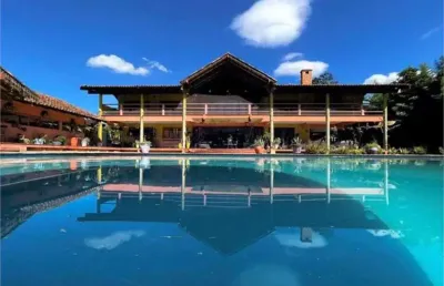Mansão com 5 suítes, 16 vagas em lote de 3.782m² no condomínio jardim mediterrâneo em cotia