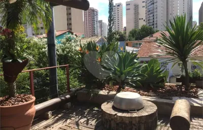 Sobrado em uma das melhores ruas da vila mariana com 03 dormitorios.