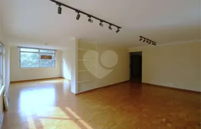 Apto um por andar em localização privilegiada, fora de rota, próximo ao parque