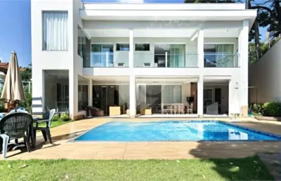 Casa 5 dormitórios ( suíte) -5 vagas de garagem -piscina - totalmente reformada