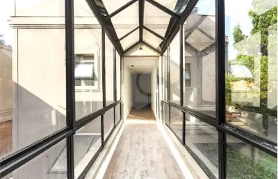 Casa no jardim europa, c/ 4 vagas amplas de carros.