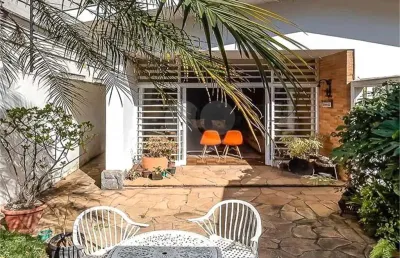 Casa térrea pacaembu 360m2 de terreno e belo jardim !
