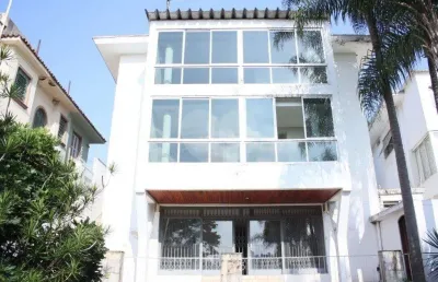 Casa com 4 quartos para alugar na Rua Itápolis, --, Pacaembu, São Paulo