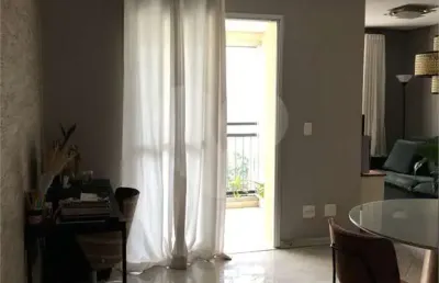 Excelente cobertura duplex com planta ampla e bem distribuída em sala para dois ambientes. reformada!