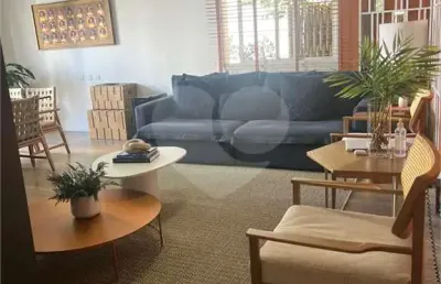 Apartamento à venda de 69 m² no jardim américa com 2 quartos sendo 1 suíte e 2 vagas de garagem.