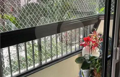 Apartamento com 3 quartos para alugar na Rua Araguari, --, Moema, São Paulo