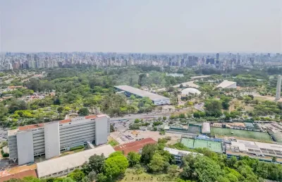 Cobertura à venda de 350m² com 4 dormitórios, 3 suites, 5 banheiros e 6 vagas