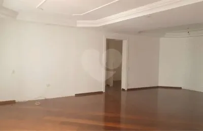 Apartamento amplo na rua afonso de freitas com 2 vagas de garagem