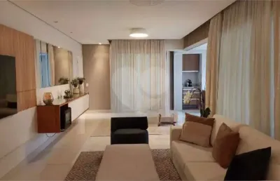 Apartamento à venda de 180 m² na chácara klabin de 4 quartos sendo 3 suítes e 4 vagas.