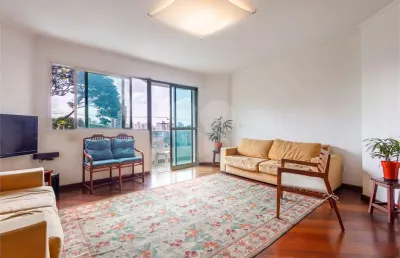 Apartamento à venda com 141m², 3 quartos, 1 suíte e 3 vagas