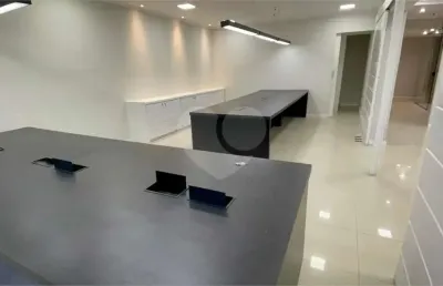 Vila olimpia- 150m² com 3 vagas exclusivas e 1 rotativa para visitantes, excelente localização