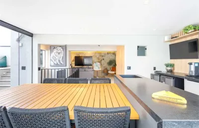 Cobertura duplex totalmente mobiliada e reformada para venda, localizado no bairro moema.