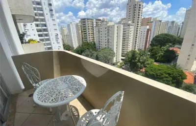 Apartamento reformado, com 120 m2, terraço, 3 quartos (1 suíte) e 2 vagas a venda em moema