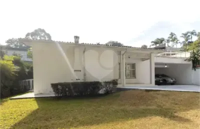 Casa à venda com 240m², 4 dormitórios, 2 suites, 5 banheiros e 4 vagas