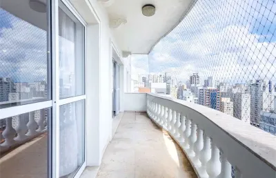 Apartamento andar alto vista livre, prédio estilo neoclássico
