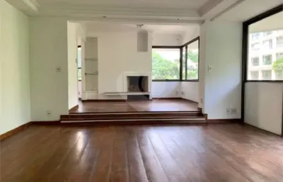 4 suítes ,3 vagas, varanda ,em frente a entrada do clube pinheiros