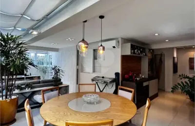 Bairro arborizado, residencial e perto de estação de metro!