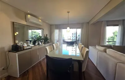 Apartamento com 110m², 2 suítes, reformado, decorado e com lazer completo – é entrar e morar!