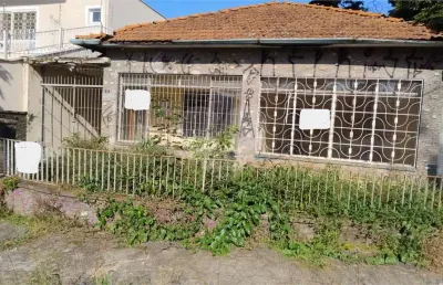 Casa térrea com terreno amplo. localização privilegiada no jardim da saúde.