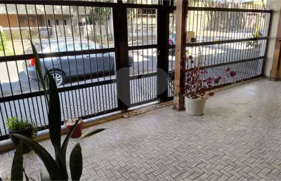 Casa térrea no jardim da saúde, ótima localização. não perca esta oportunidade, com valor baixo.