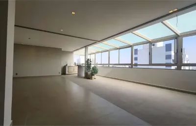 Cobertura à venda em pinheiros de 296 m² com 4 suítes e 2 vagas.