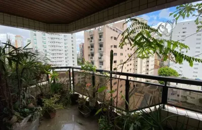 Apartamento com 4 suítes e três vagas demarcadas a três quadras da praia no boqueirão