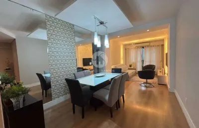 Apartamento em andar alto de 2 dormitórios e dependência de serviço no marapé - santos/sp