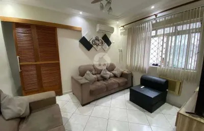 Apartamento dois dormitórios (1 suíte) no embaré a 5 quadras da praia
