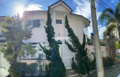Casa de condomínio totalmente reformada pronta para morar!