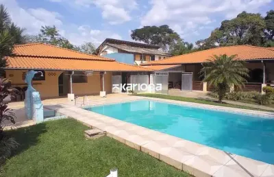 Casa ampla e sofisticada em penedo – 5 quartos (4 suítes), área de lazer completa!