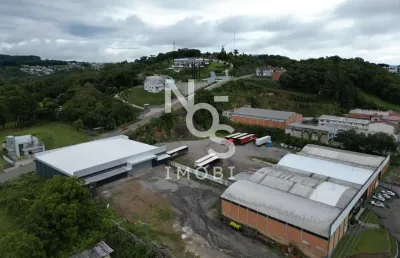 Pavilhões para locação com pátio na entrada de flores da cunha