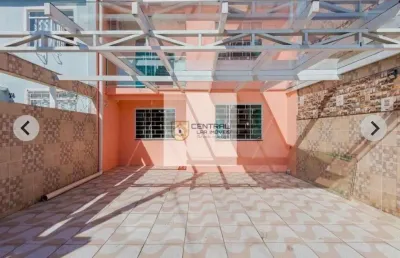 Maravilhoso sobrado com amplas janelas, com 4 quartos, 4 banheiros